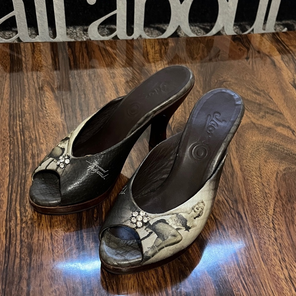 ICON Artistic Marylin Monroe Bernard of Hollywood rubber soled wood Heels